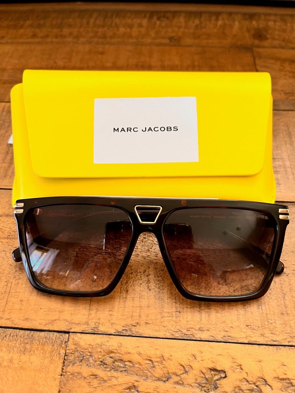 MARC JACOBS Logo Acetate Aviator Sunglasses NEW With Case and Dust cloth